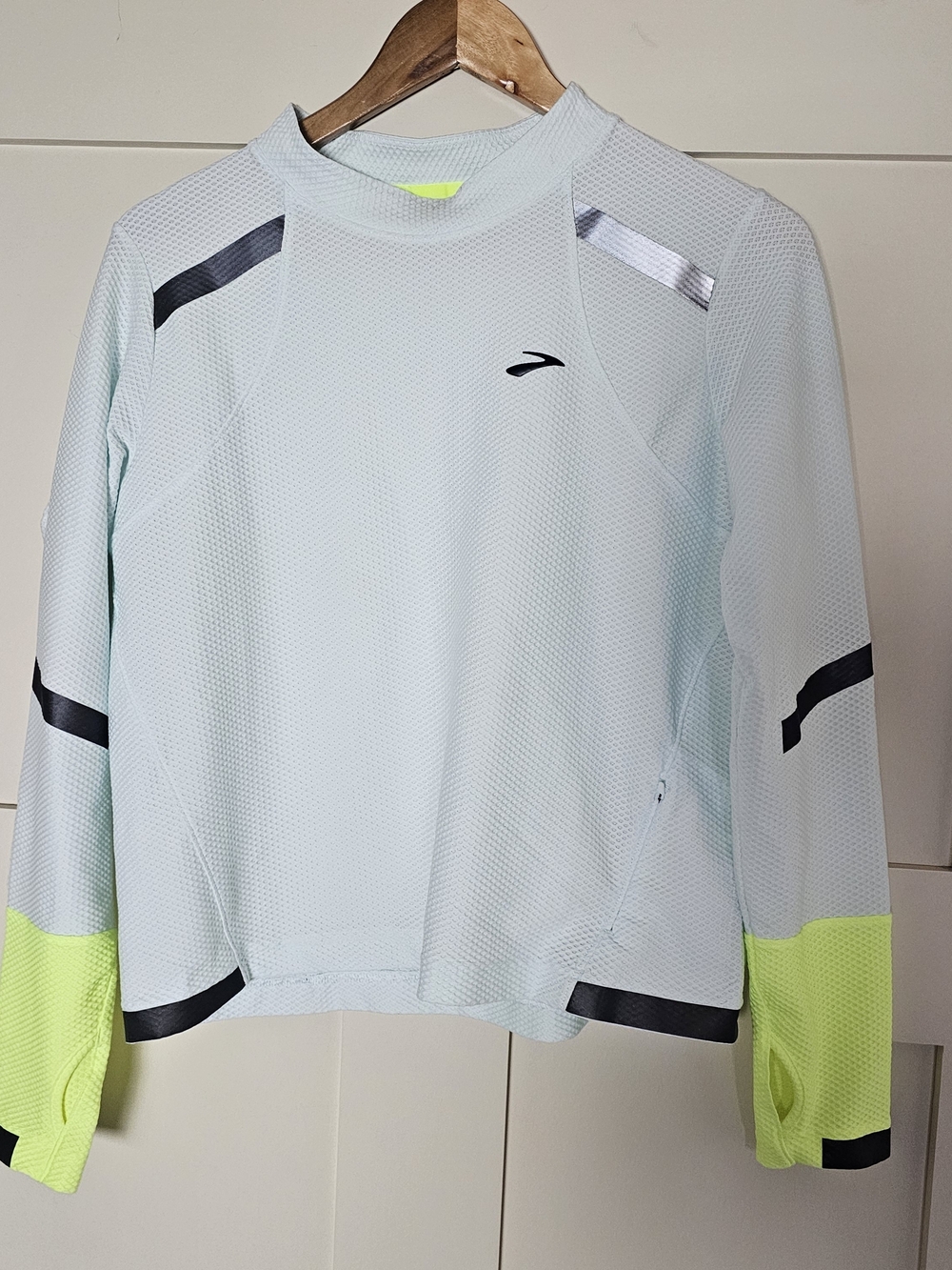 Brooks Women's Carbonite Reflective Running Top Large Gray Neon Thumbholes